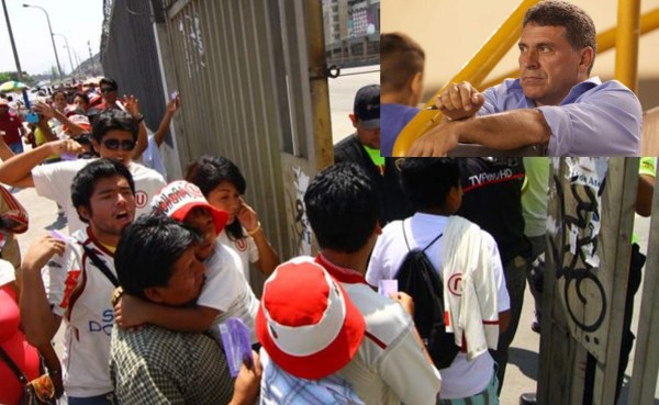 Barristas del Universitario de Peru encaran a Luis Fernando Suárez por malos resultados