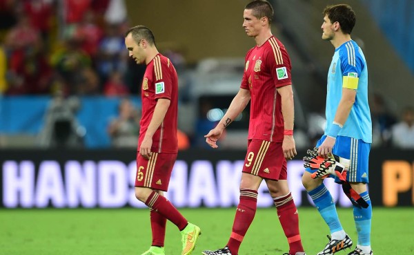 España, el cuarto campeón del mundo en ser eliminado en primera fase