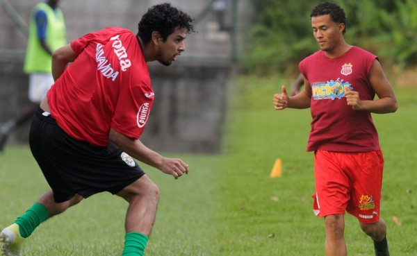 Luis Lobo y Martínez Betanco firman con Marathón por un año