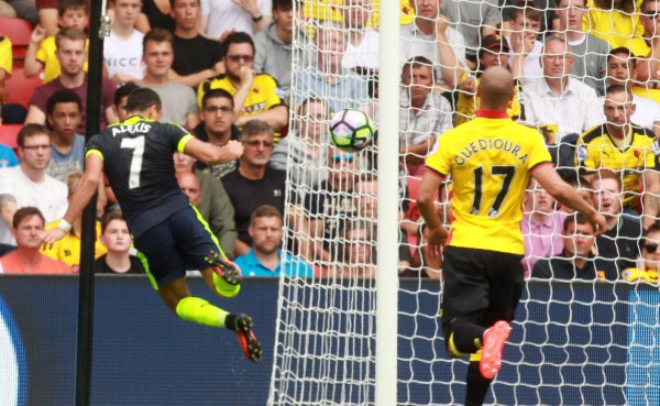 El Arsenal gana al Watford y Alexis Sánchez se luce con un golazo