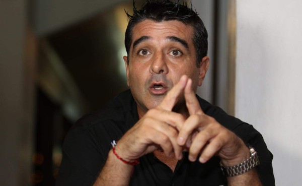 Diego Vázquez acepta que no se pararía si ve a Vargas tirado en su carro