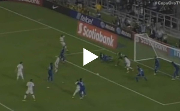 VIDEO: Polémico arbitraje de Armando Castro en el partido entre México y Guatemala