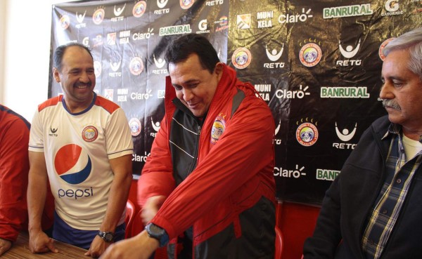 Nahún Espinoza pondrá 'mano dura' en el Xelajú