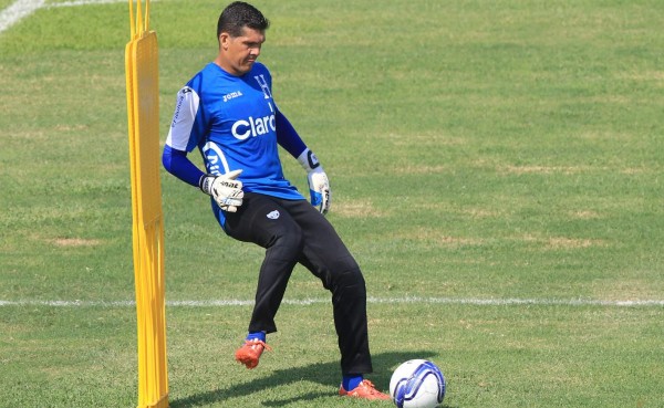 Ricardo Canales llegó para pelearle el puesto a Donis y 'Buba'