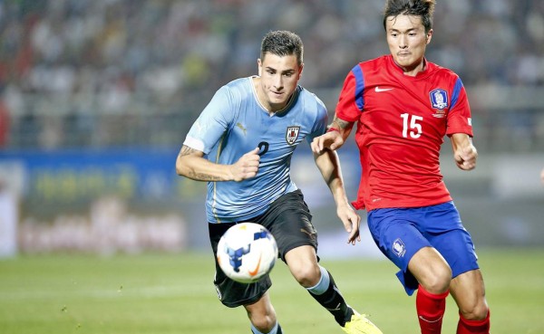 Uruguay afianza su renovación con una victoria frente a Corea del Sur