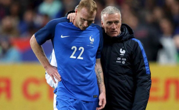 Mathieu salió lesionado en el partido de Francia y es duda para el clásico
