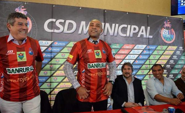 Costarricense Wright llega al Municipal de Guatemala con el título en la mira