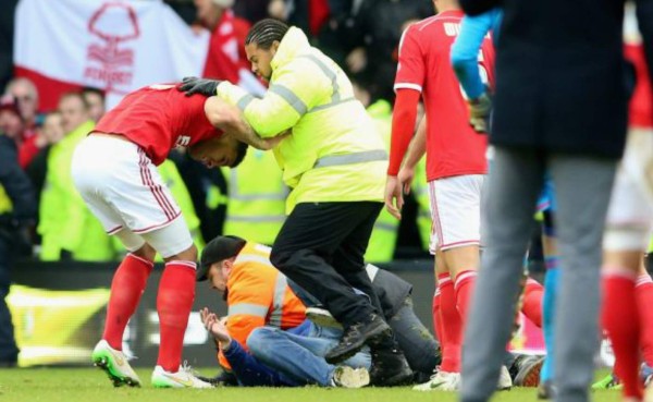 Deportistas que se han ido a los golpes con aficionados