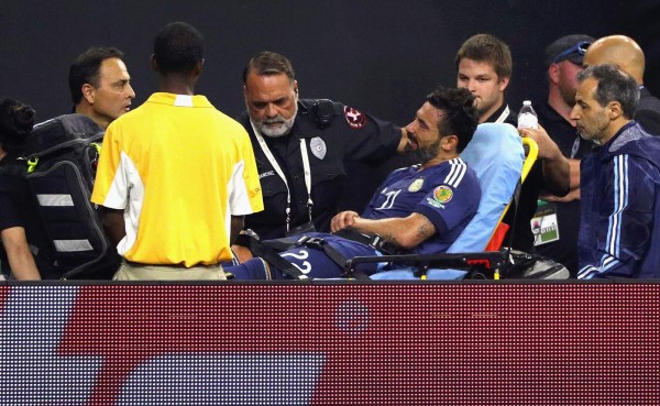 Lavezzi sufre una luxofractura en el codo y tendrá que ser operado