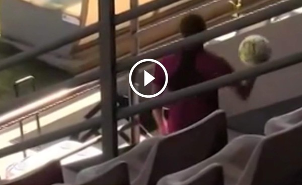 El exabrupto de Dani Alves al entrar al campo de práctica