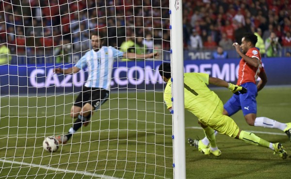 VIDEO: El increíble fallo de Higuaín en el último minuto