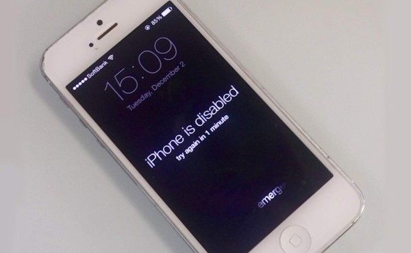 Por error usuario bloquea su iPhone por 45 años