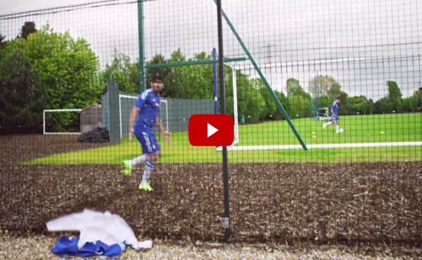 VIDEO: El truco de Diego Costa para colocarse el uniforme del Chelsea