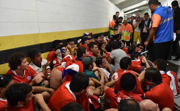 FIFA multa a Chile por invasión de hinchas en el Maracaná
