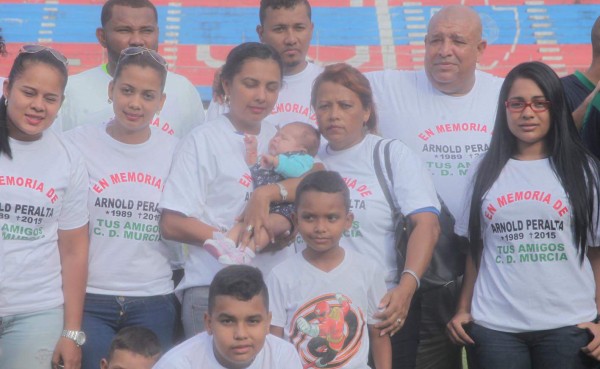 FOTOS: Arnold Peralta vivirá por siempre en el corazón del Murcia y del Vida