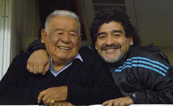 El padre de Maradona se encuentra internado y en coma inducido