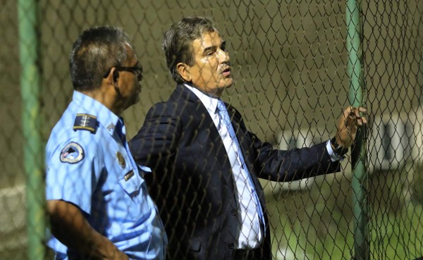 VIDEO: La bronca de Jorge Luis Pinto tras ser expulsado del juego ante Nicaragua