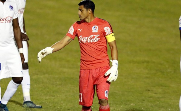 La tapada espectacular de Noel Valladares a Eddie Hernández