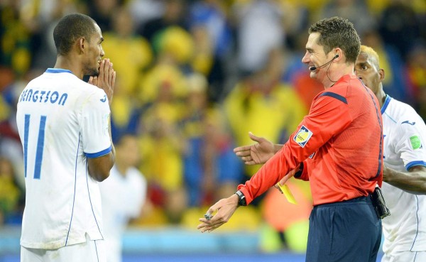 Bengtson: 'No metí la mano, la pelota me pegó en el abdomen'