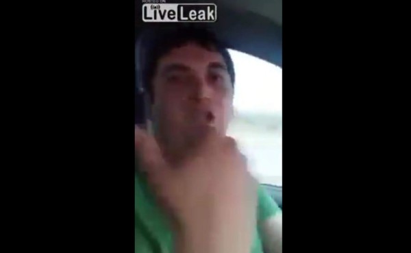 VIDEO: Presume que conduce a 170 kmh sin manos y se accidenta