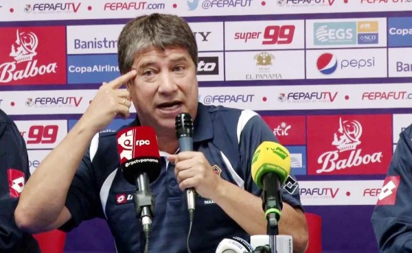 'El Bolillo' Gómez está tranquilo con el horario del Honduras-Panamá