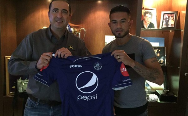 Carlos 'Chino' Discua vuelve a casa y firma con Motagua