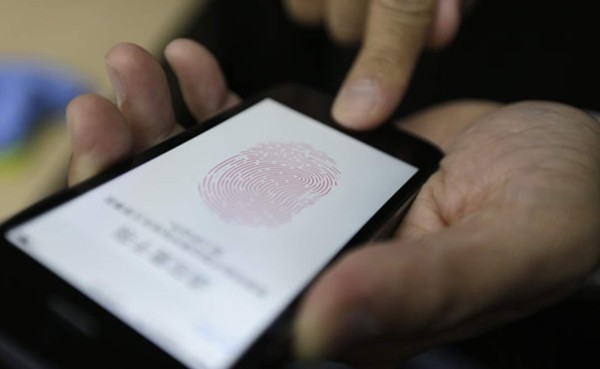 Hombre ruega a Apple que desbloquee el iPhone de su hijo fallecido