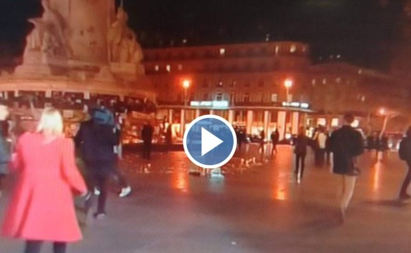 VIDEO: Pánico al oir supuesto tiroteo en pleno homenaje a víctimas de tiroteo