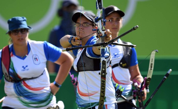Despiden a director de medio italiano por llamar 'gorditas' a arqueras de Río