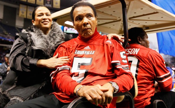 Hermano de Muhammad Ali: 'Esta tan enfermo, no habla bien'