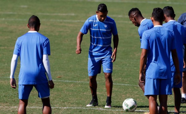 Bryan Acosta entrenó a tope y jugará contra Argentina