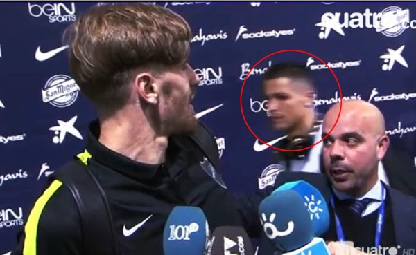 VIDEO: Jugador del Málaga vacila a Cristiano en zona mixta