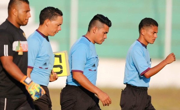 Detienen partido en el Ascenso de Honduras porque no le querían pagar a los árbitros