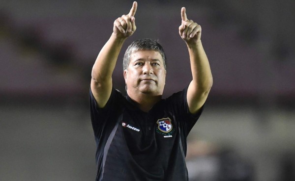 'Bolillo' Gómez festeja su cumpleaños 60 con buen presente en Panamá