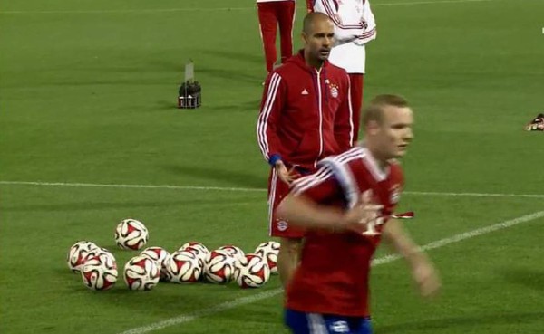 VIDEO: Pep Guardiola entrena hablando inglés, español, alemán y francés