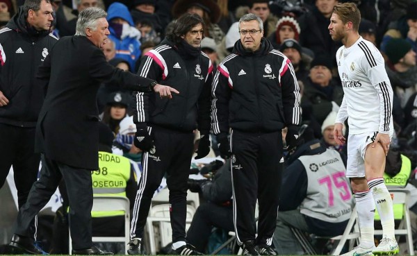 Sergio Ramos y James son sustituidos por lesión ante Sevilla