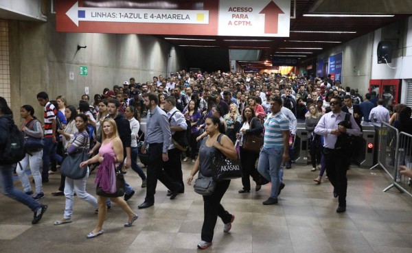Protesta en Metro de Sao Paulo dejó a muchos pie