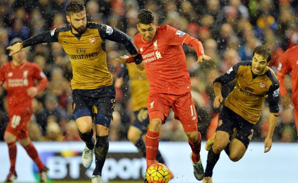 Arsenal igualó ante Liverpool en una lluvia de goles, pero se mantiene líder