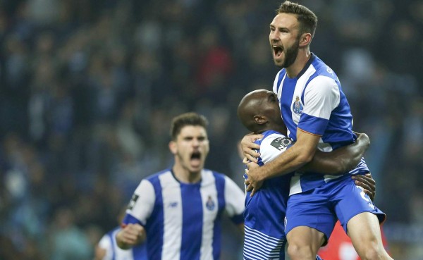 Mexicanos colocan al Porto líder provisional en Portugal