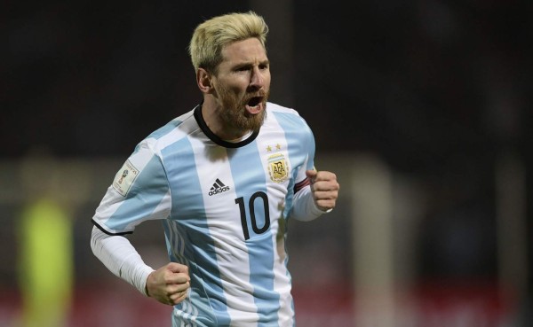 Argentina derrotó a Uruguay con gol de Messi en el debut del 'Patón' Bauza