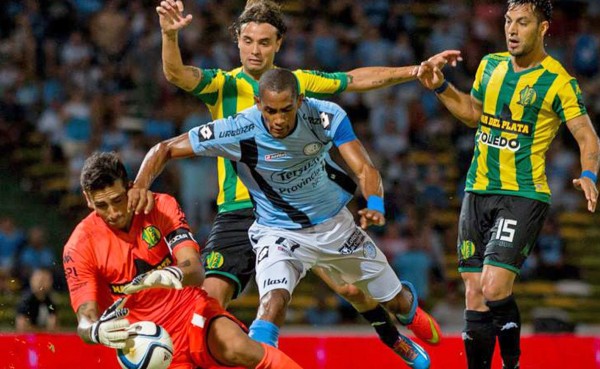 Jerry Bengtson participa en la derrota del Belgrano ante Aldosivi