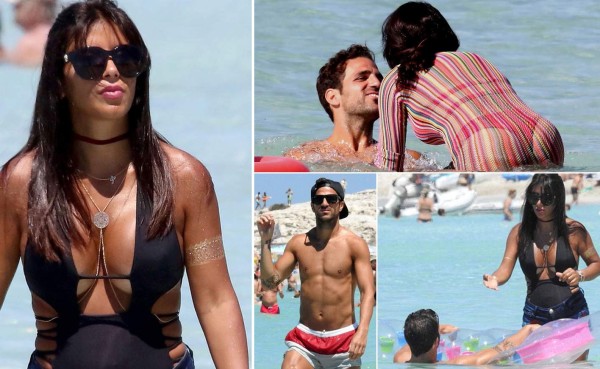 Fábregas deslumbra junto a su explosiva pareja Daniella Semaan de 38 años