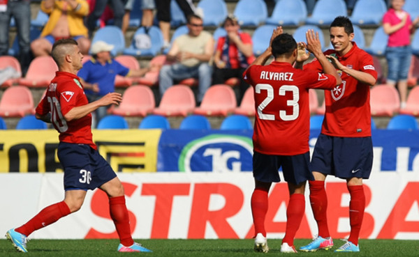 Golazo del salvadoreño Arturo Álvarez en el fútbol de Hungría