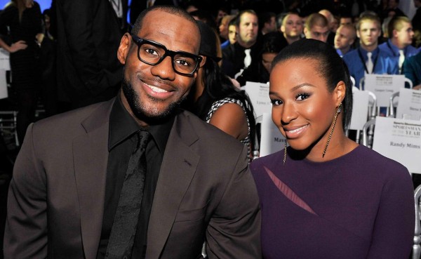 Esposa de LeBron James le pone suspenso a su continuidad en los Heat