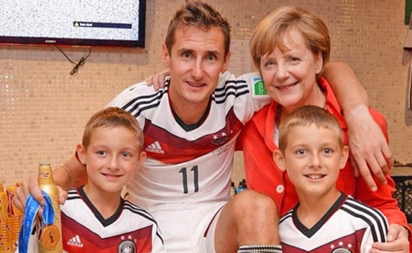 Merkel entregará el premio a la integración a Miroslav Klose