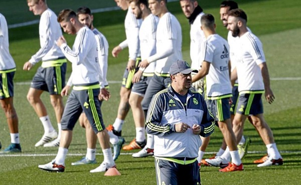 Según Marca, a Rafa Benítez no lo aguantan ni suplentes ni titulares