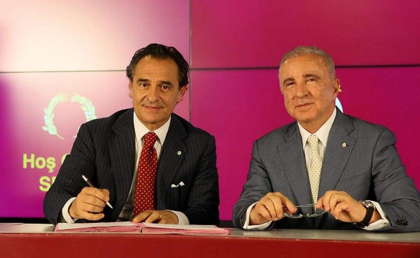 Cesare Prandelli ya firmó su contrato con el Galatasaray