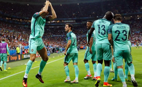 Narrador portugués se vuelve loco al relatar los goles de CR7 y Nani