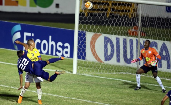VIDEO: Argentino Santiago Vergara anota un golazo con Motagua al Victoria
