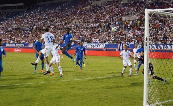 Maynor Figueroa anota el empate y salva la noche para Honduras